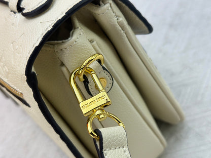 Top quality Beige POCHETTE MÉTIS