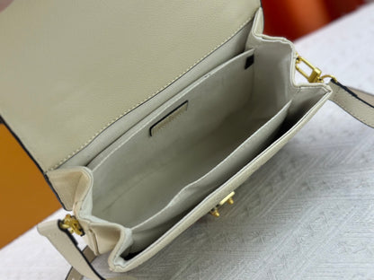 Top quality Beige POCHETTE MÉTIS