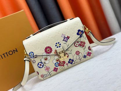 Top quality Beige POCHETTE MÉTIS