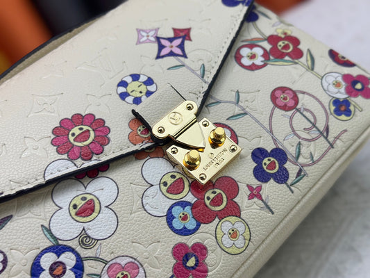 Top quality Beige POCHETTE MÉTIS