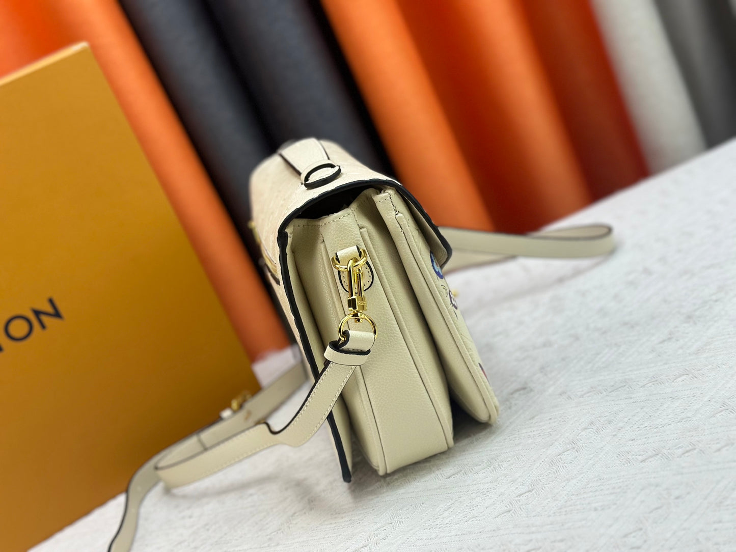 Top quality Beige POCHETTE MÉTIS