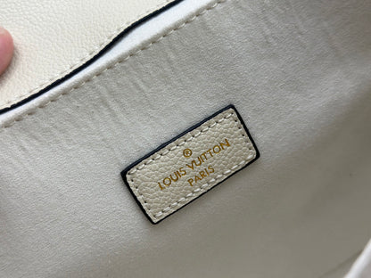 Top quality Beige POCHETTE MÉTIS