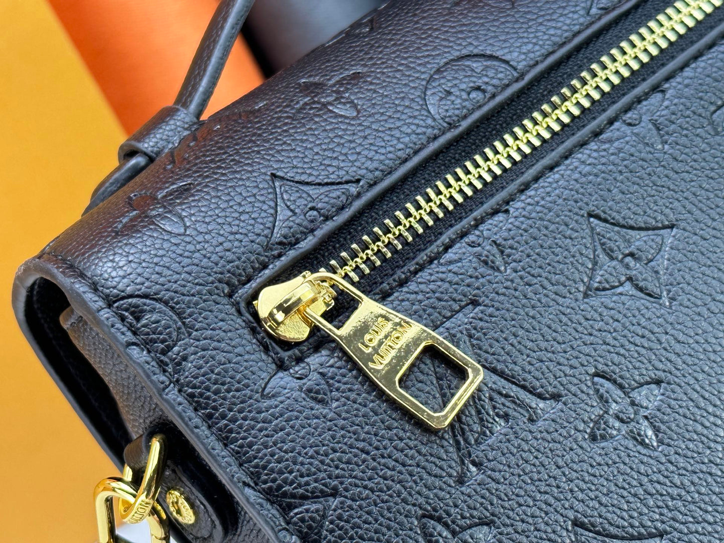 Top quality Black POCHETTE MÉTIS