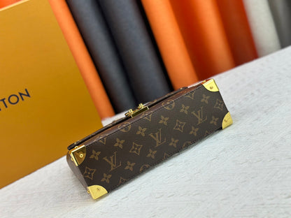 Top-quality Monogram Trunkie