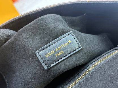 Top-quality Monogram Trunkie