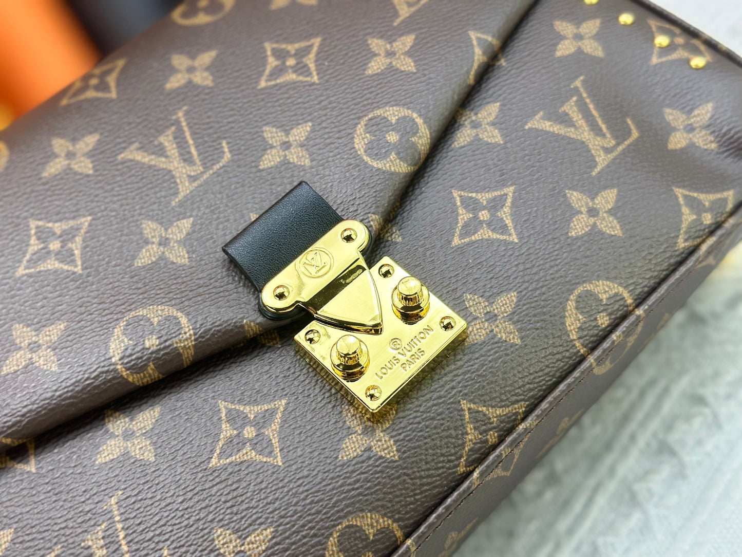 Top-quality Monogram Trunkie