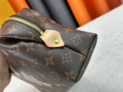 Original quality Louis vuitton Cosmetic Pouch GM