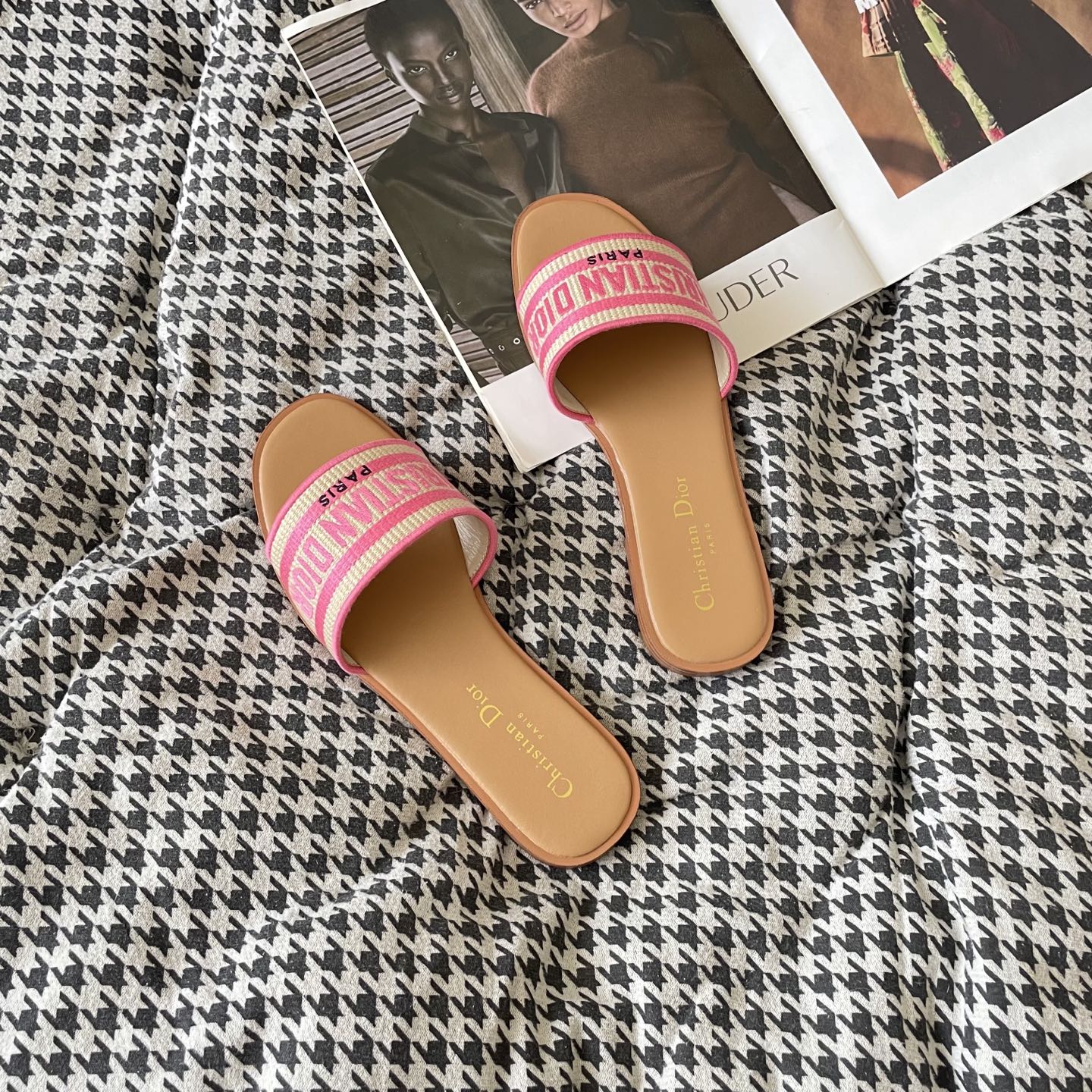 1:1 Dior embroidered flat sandals