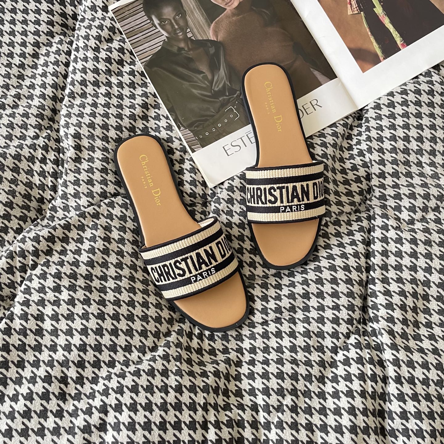 1:1 Dior embroidered flat sandals