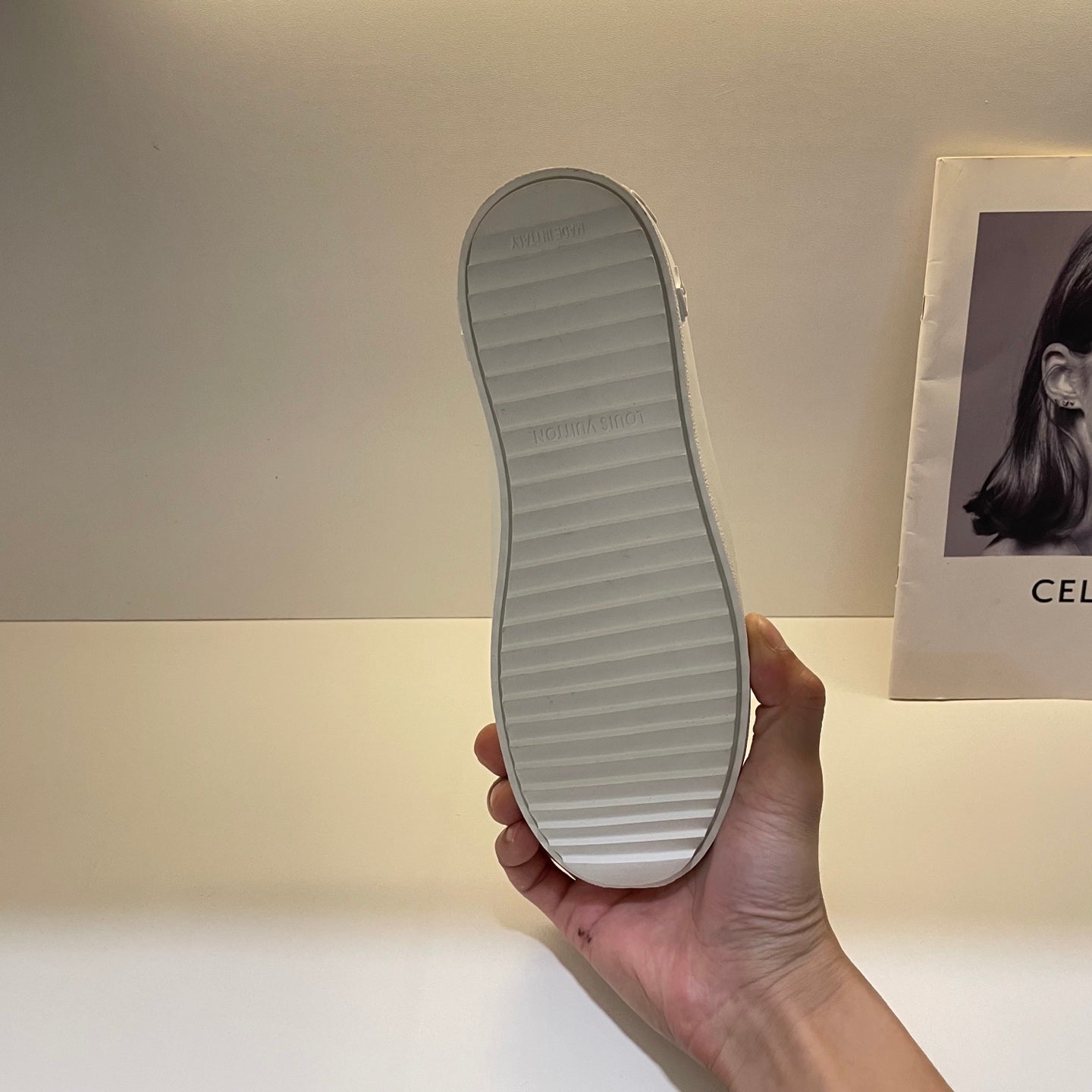 1:1 Lv White sneakers