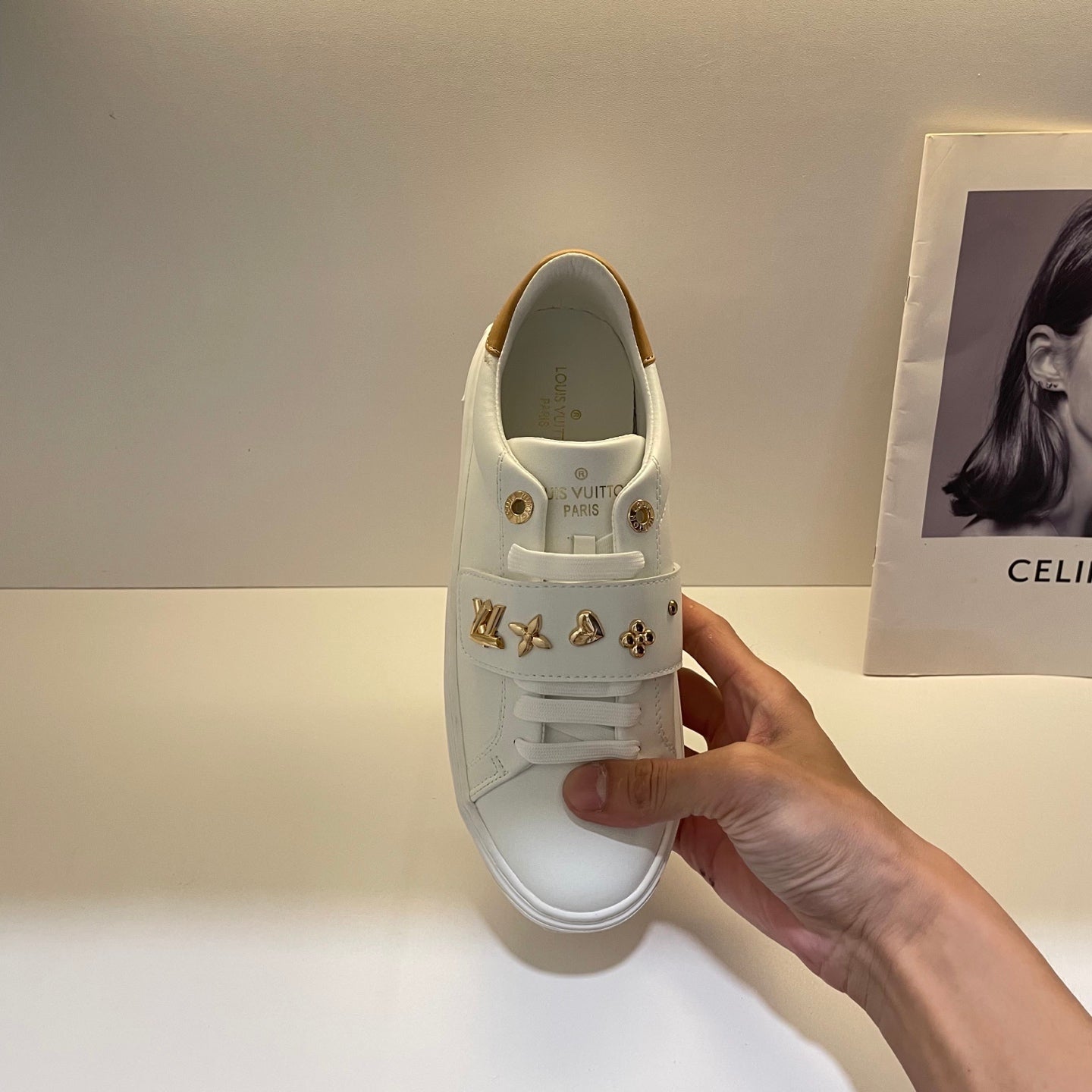 1:1 Lv White sneakers