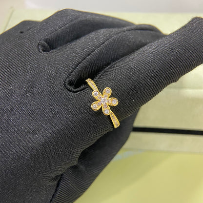 1:1 Van Cleef & Arpels daisy ring