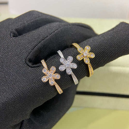 1:1 Van Cleef & Arpels daisy ring