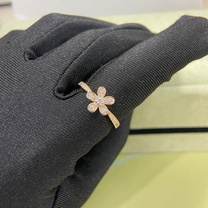 1:1 Van Cleef & Arpels daisy ring