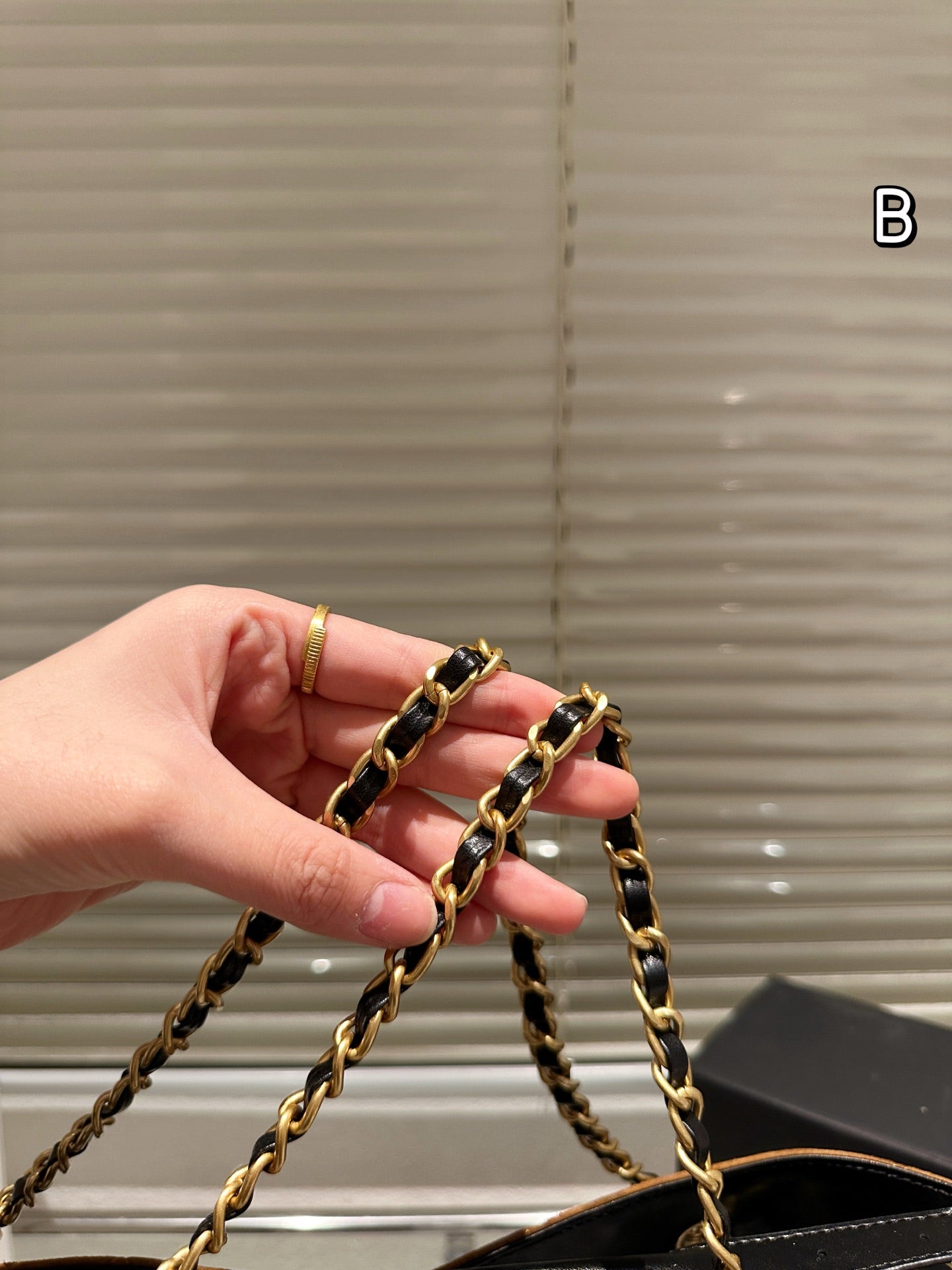 1:1 Chanel 25a Vertical Suede Tote Bag